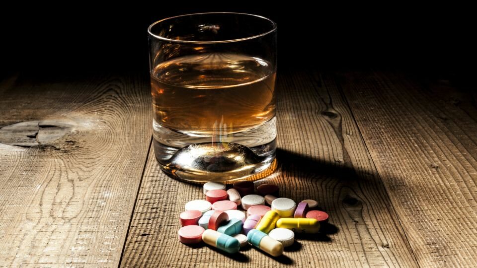 Лучшие таблетки от алкоголизма: список топ-5 недорогих, эффективных и ...