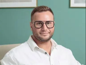 Михаил Леонов