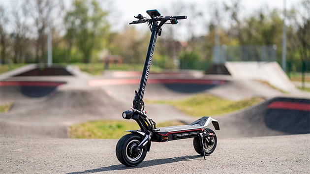 Dualtron Rovoron S7. Фото: Ян Ляпин / Нейросеть