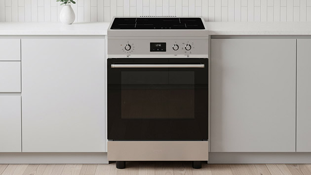 Smeg C6IMXT2. Фото: Павел Громов / Нейросеть