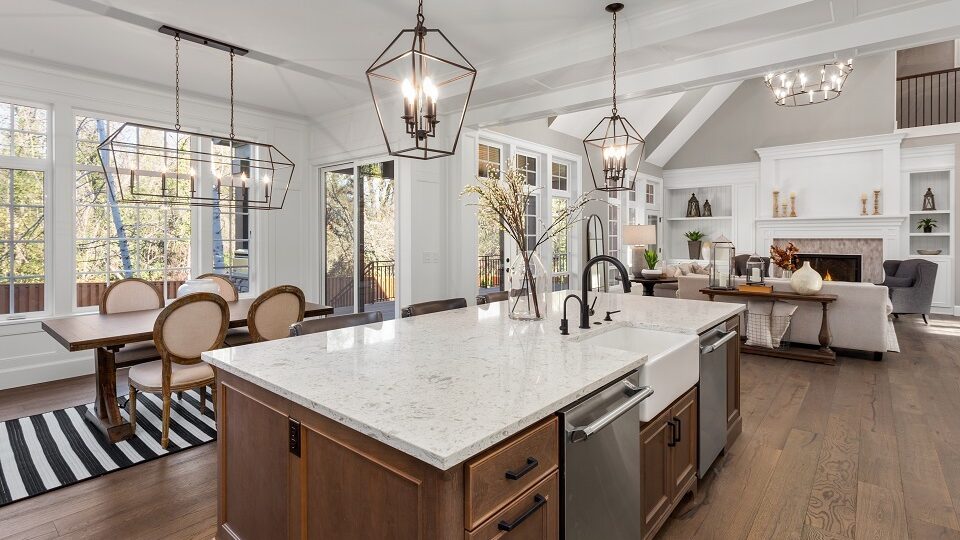 Сейчас в тренде геометрия, поэтому светильники нужно подбирать соответствующие. Фото: BM_27 / Shutterstock / Fotodom