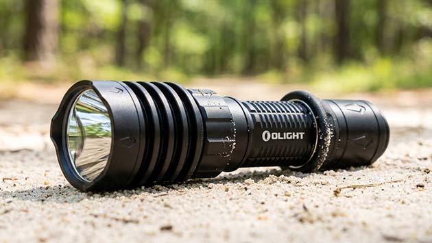 Olight Warrior X 4 Matte Black. Фото: Татьяна Фадеева / Нейросеть