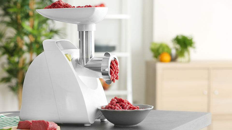 14 лучших электрических мясорубок для дома в 2025 году