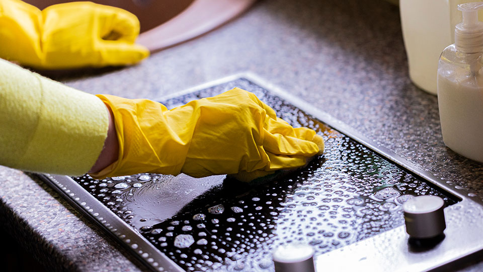 11 лучших средств для удаления жира на кухне в 2025 году