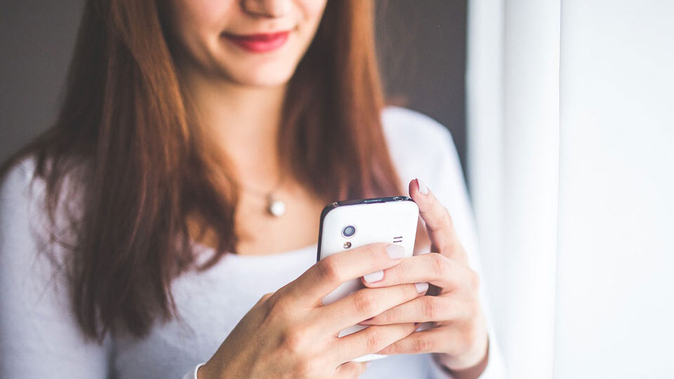 СМС-поздравления с 8 Марта 2026