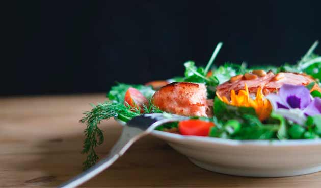 Салат с копченой курицей