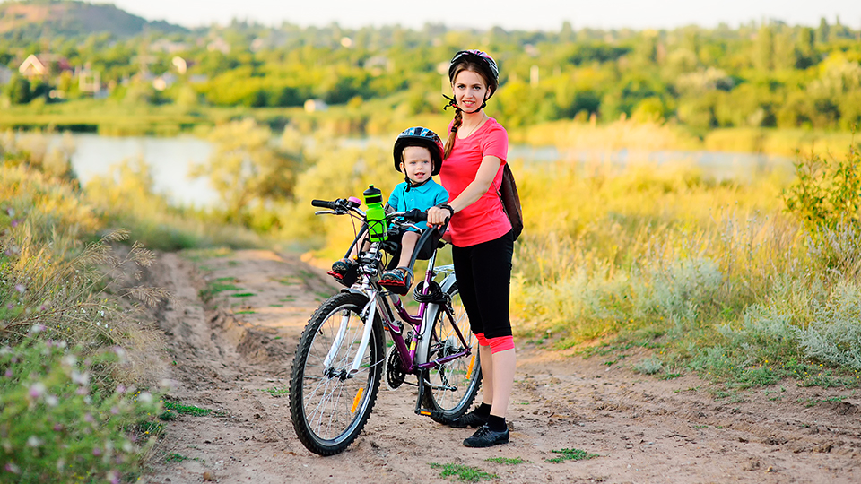 11 лучших детских велокресел в 2025 году