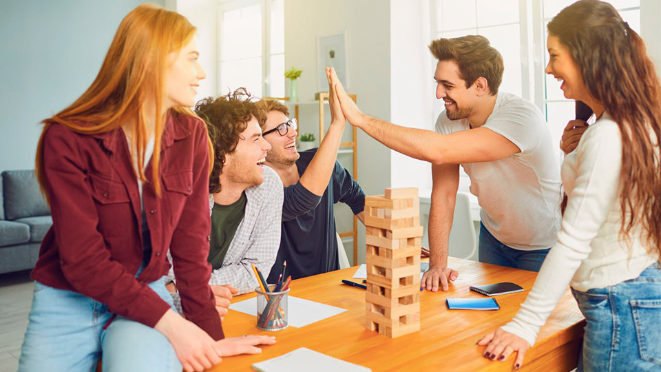 24 лучших игр для компании взрослых в 2025 году