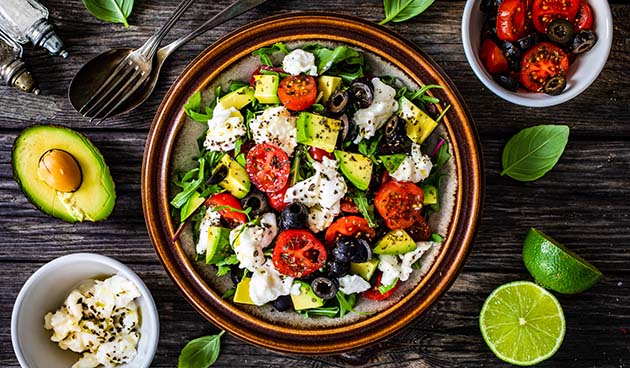 Быстрый салат с моцареллой