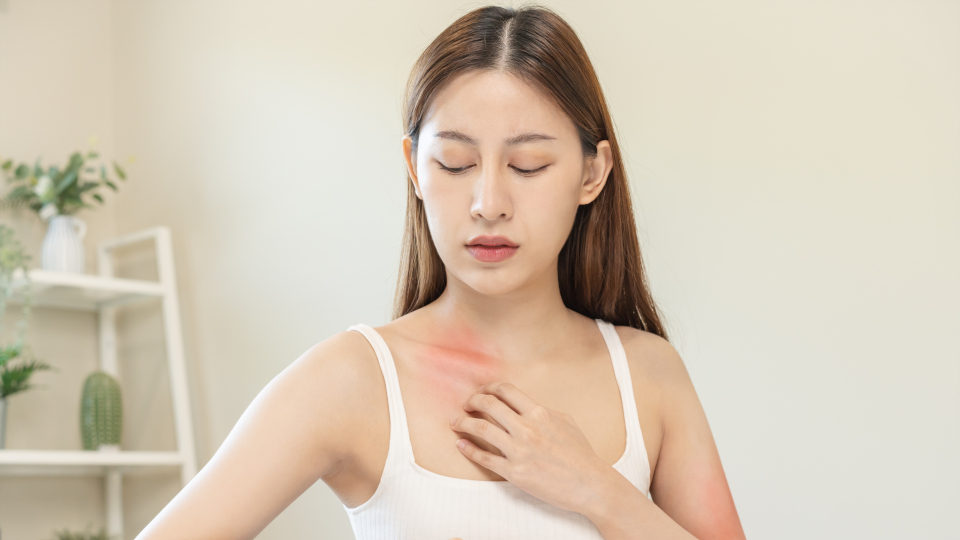 К чему чешется грудь