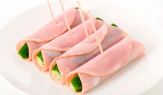 Роллы из ветчины с сыром и огурцом