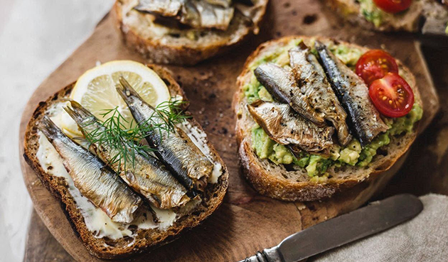 Бутерброды со шпротами