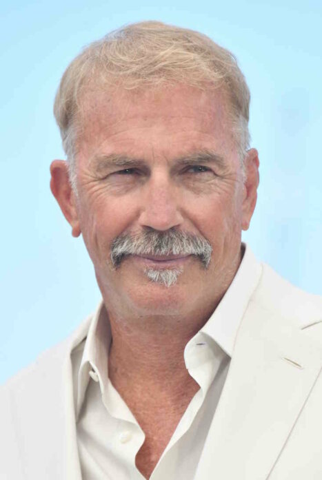 Үлкен сиськи бар орыс жетілген ханымы Анамның қызын жыныстық қатынасқа түсіруін онлайн көріңіз