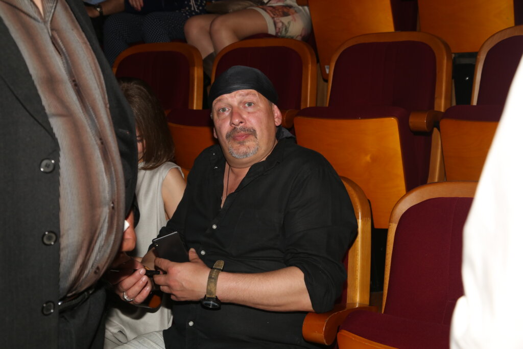 Известный певец сделал компрометирующие фото с вдовой Дмитрия Марьянова