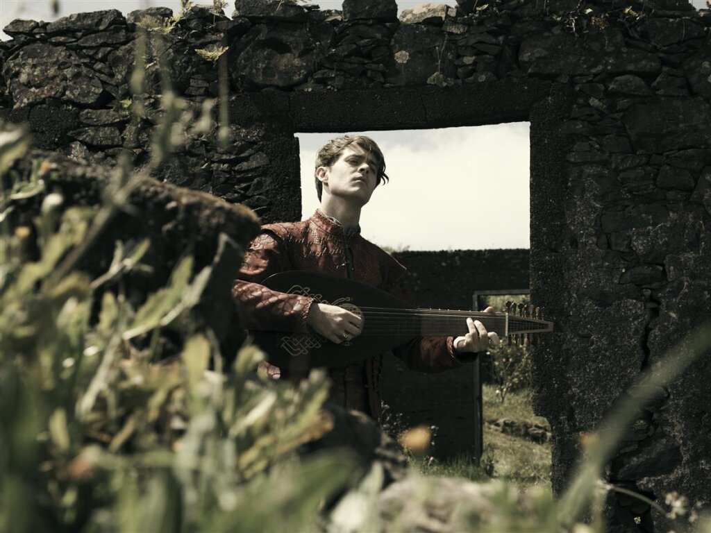 Появилось много фотографий со съемок второго «Ведьмака»