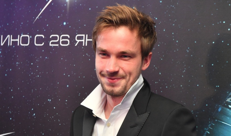 Саша Петров похвастался своим шикарным особняком