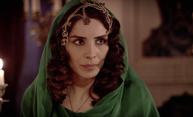 Высокая, статная, с огромными черными глазами – вот как выглядела настоящая Махидевран