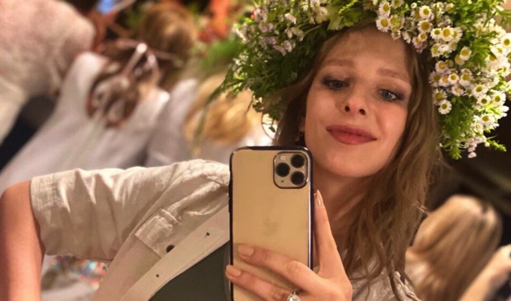 Беременная Лиза Арзамасова показала невероятно красивую и молодую маму