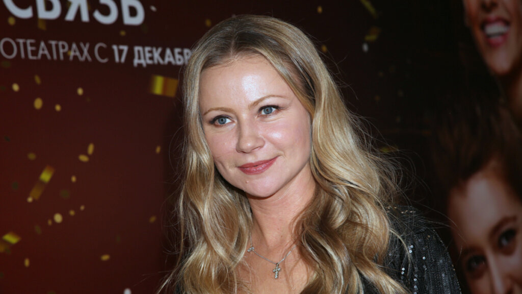 Мария Миронова показала себя в свадебном платье