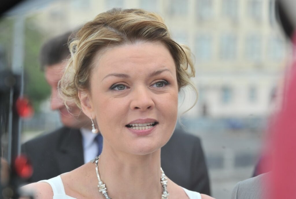 Новости шоу-бизнеса: заявление об эмиграции Юлии Меньшовой, признание в изменах Алексея Чадова и богатое наследство внучки-сироты Александры Назаровой