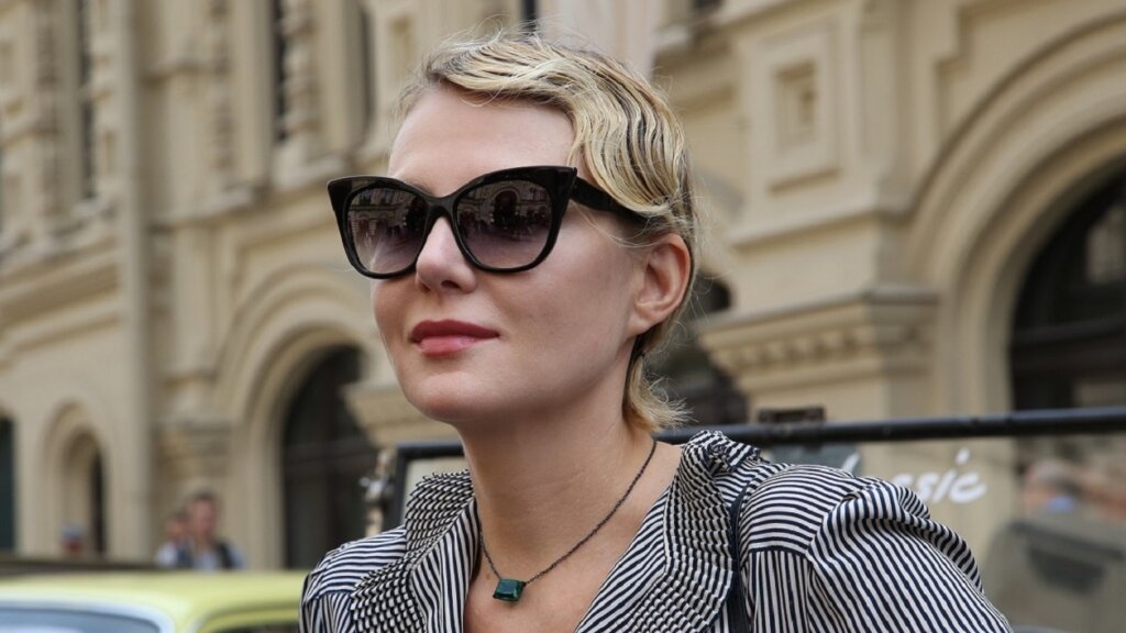 Рената Литвинова готовится к гастролям в Эстонии: «У меня «день лечения»»