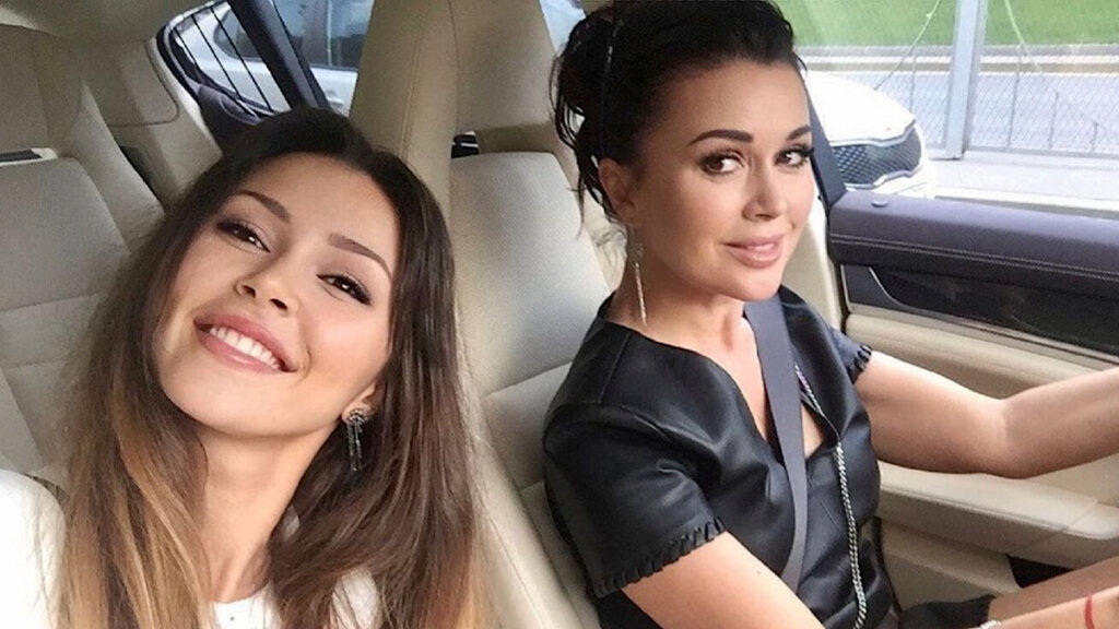 Маленькую Заворотнюк травят: «Тупость выбешивает»