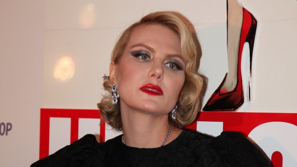 На Ренату Литвинову напали в Париже