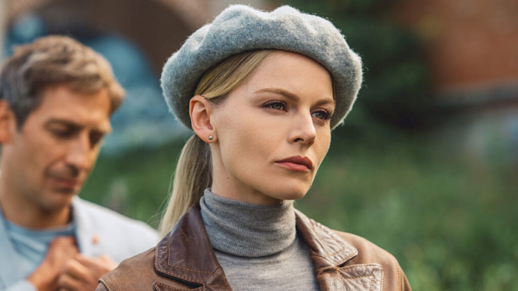 Участвовала в «Мисс Россия», снималась обнаженной, развелась с дипломатом: Что известно об актрисе Анастасии Стежко