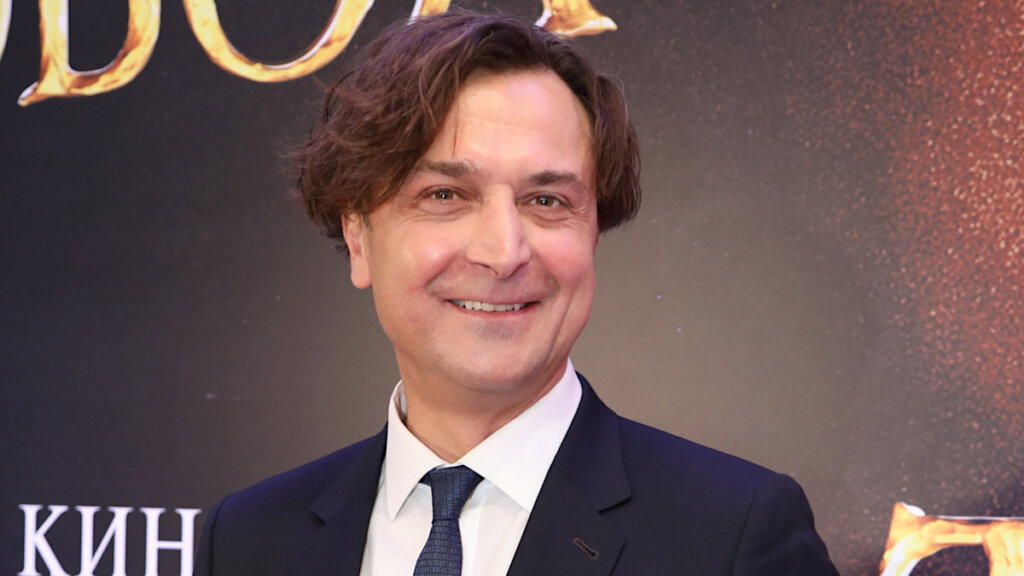 Менял фамилию и тайно обвенчался: судьба щедро одарила Александра Лазарев-младшего