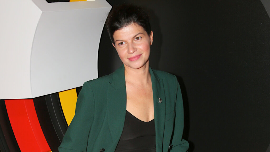 Мужа вымолила у Бога, родила сына в 34 года: выстраданное счастье актрисы Агнии Кузнецовой