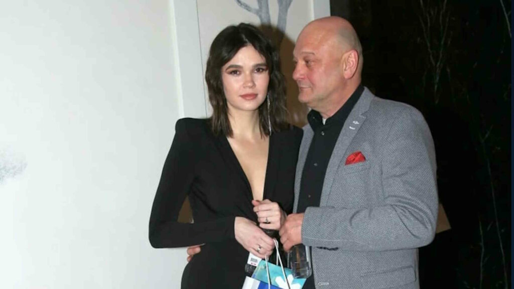 Бывший муж Яны Поплавской светится от счастья рядом с 31-летней женой-актрисой