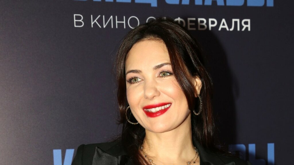 Екатерина Климова слишком увлеклась уборкой в необычном ресторане, который посетила с детьми (видео)