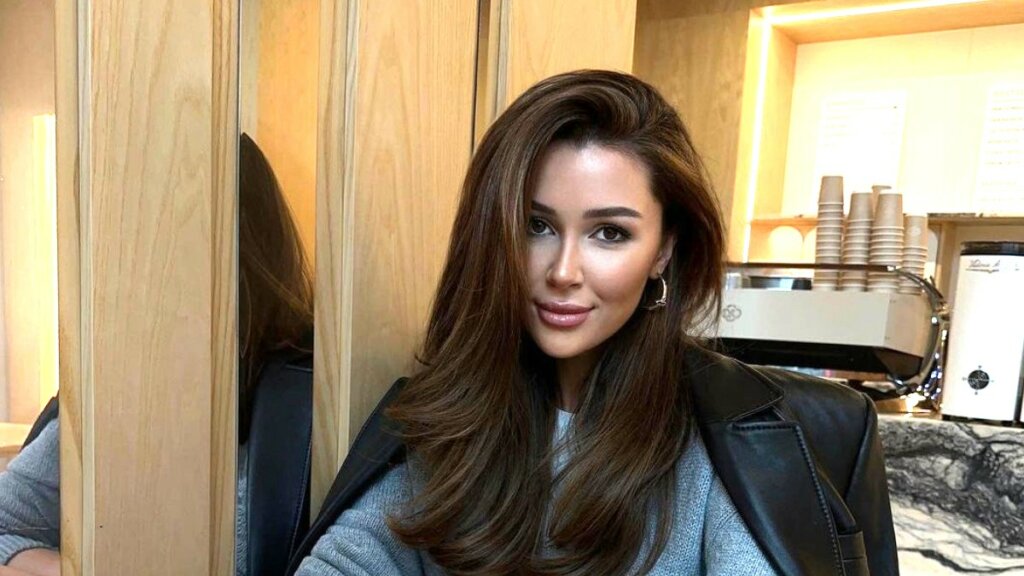 Дочь Анастасии Заворотнюк вылетает из Дубая к больной раком матери