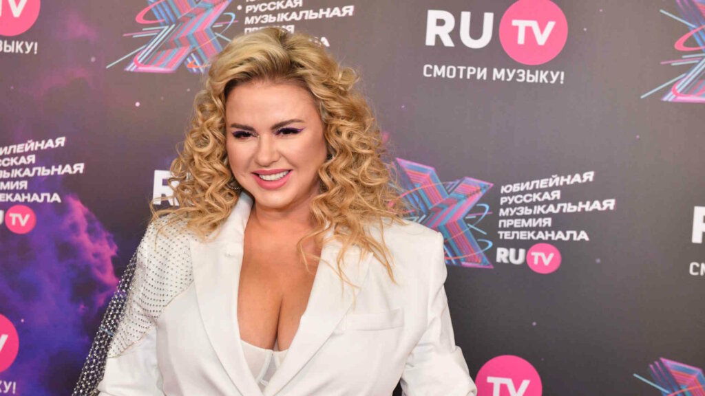 Похудевшая Анна Семенович вновь порадовала поклонников своей фигурой