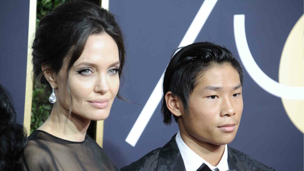 Наследник Брэда Питта и Анджелины Джоли госпитализирован после аварии