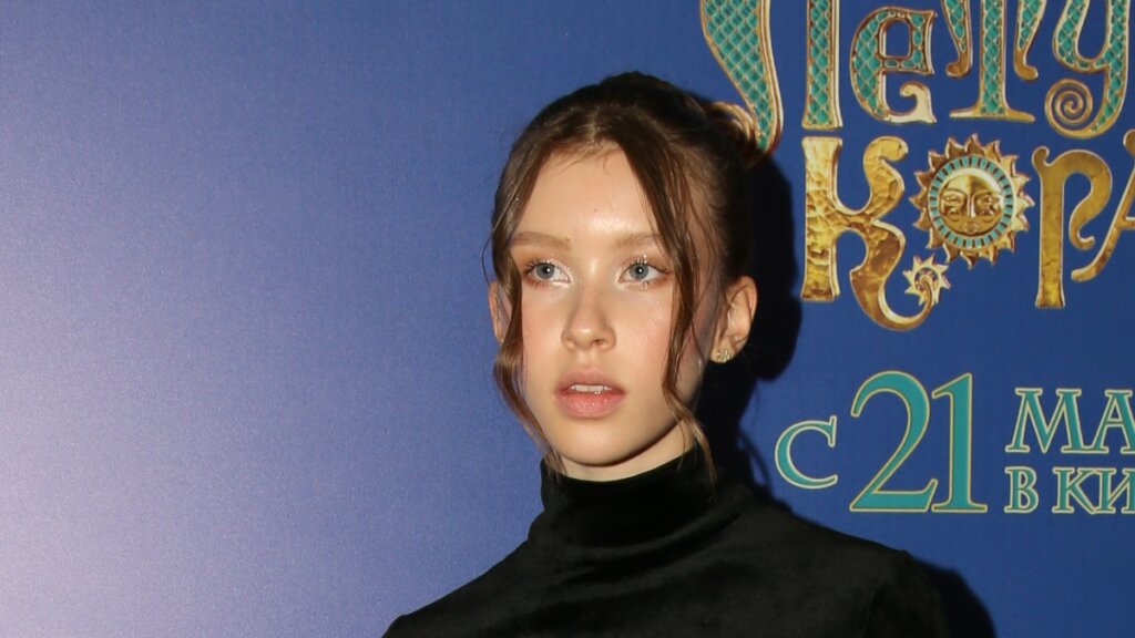 15-летнюю Анну Пересильд осудили за танцы в нижнем белье (фото)