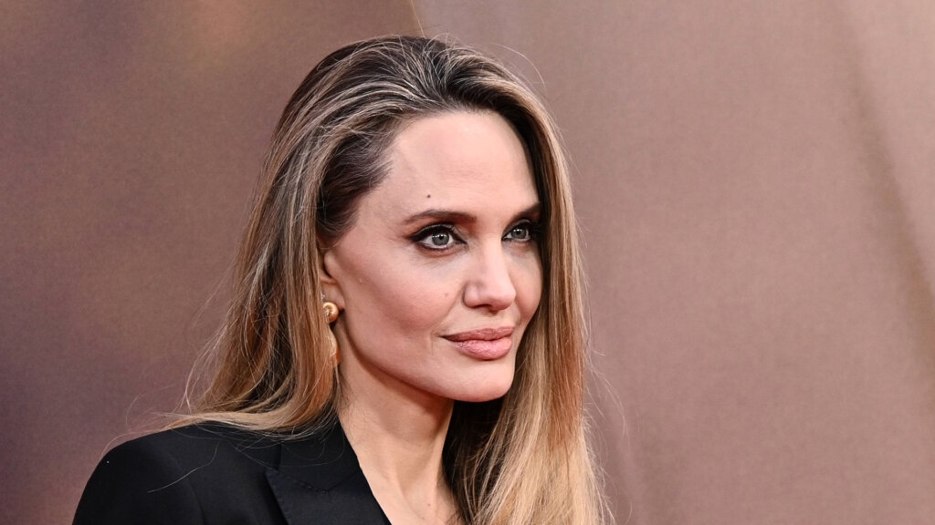 Жетілген әйел анальдік секстен айқайлайды