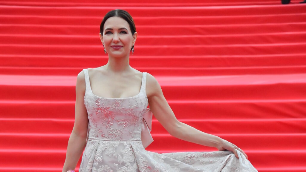 Актриса Екатерина Климова покорила поклонников кружевным пеньюаром