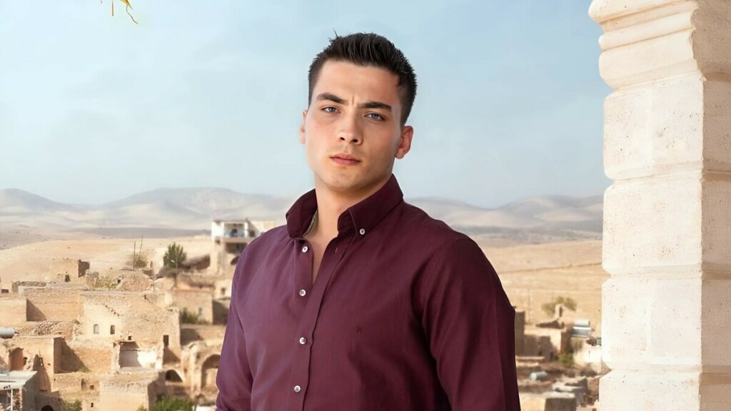Атакан Озкая — красивый турецкий актер, поразивший зрителей внешностью и талантом