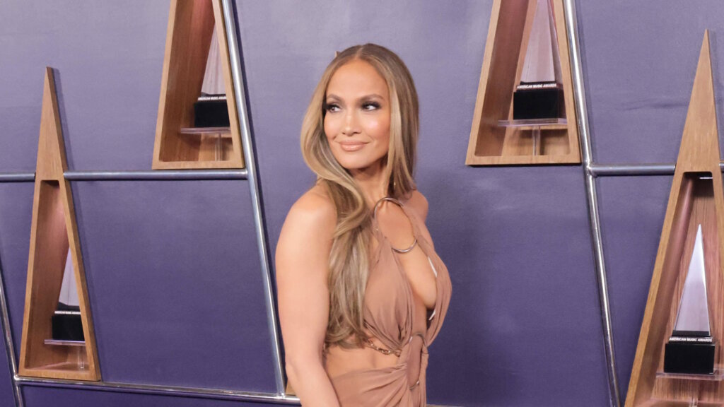 Новый щелчок по носу бывшему: Дженнифер Лопес опубликовала пикантные фото