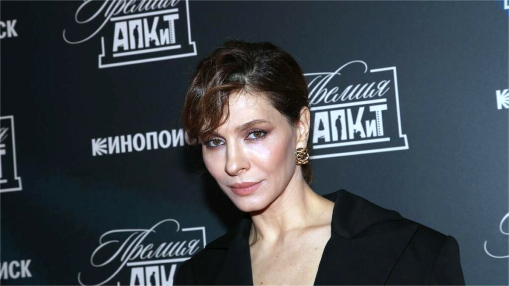 Одна с тремя детьми: Подкаминская окончательно развелась с мужем после 9 лет брака