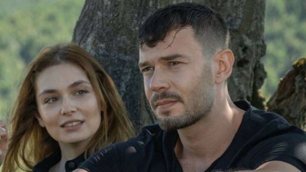 Айтач Шашмаз в новых отношениях: актер «Того, кого я люблю» живет с коллегой по «Анатомии хаоса» 2 result serra aytac 1 birsen kirpma 1784040279 1536x864 1