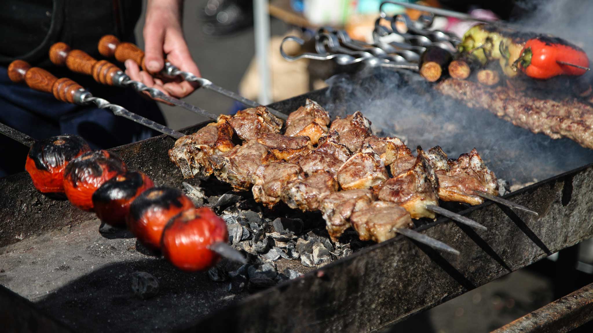 Шашлыков работа. Шашлык. Шашлыки на природе. Шашлык в тандыре. Шашлык на мангале.
