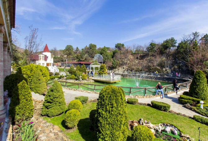 «Дом вверх дном»