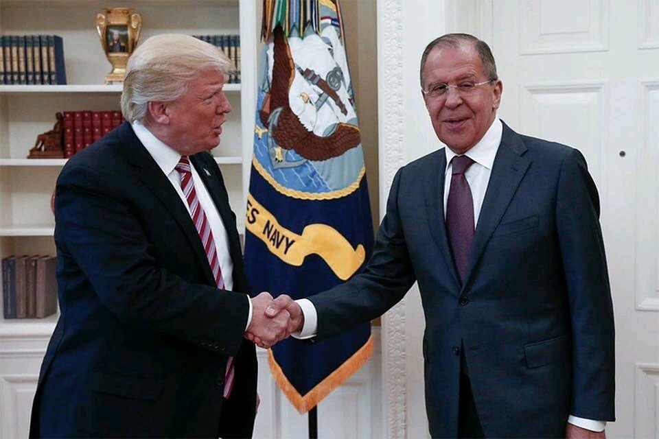 А почему это мы все при встрече целуемся А почему это мы все при встрече целуемся