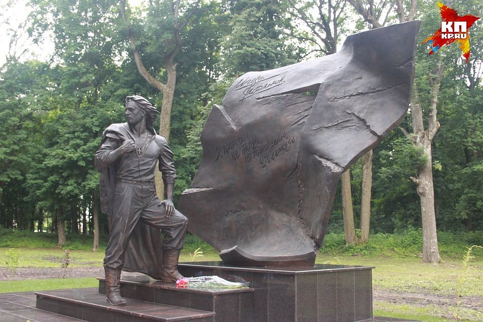 Памятник с крестом Щекино Лампадка из лезниковского гранита Ряжск