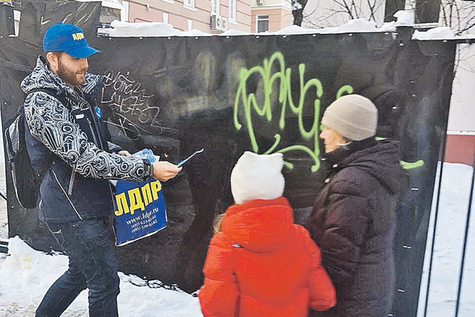Наш репортер Роман Голованов побывал в роли сокола Жириновского. И узнал многое о кухне и заднем дворе большой политики. Фото: Личный архив Романа Голованова