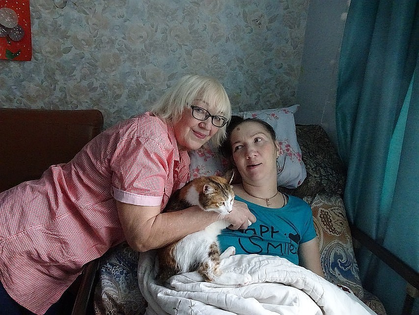 За Ириной ухаживает ее мама