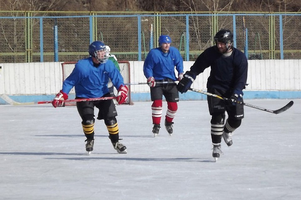Спорт на яндексе хоккей. Дворовый хоккей Владивосток. Хоккей дворовые команды. Дворовые хоккейные команды Владивосток. Дворовая хоккейная лига Подольск Десна.