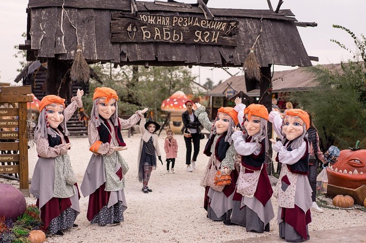 Баба Яга отметила день рождения в Сочи Парке. Фото предоставлено пресс-службой BABA-YAGA.